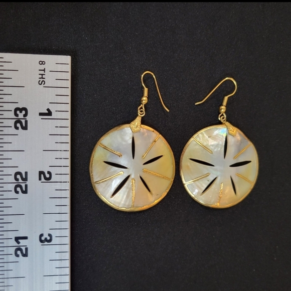 SAND DOLLAR SHELL EARRINGS - Picture 6 of 11